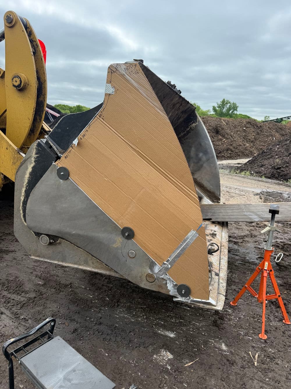 CAT Excavator Bucket Side Plate Replacement in Valley Park