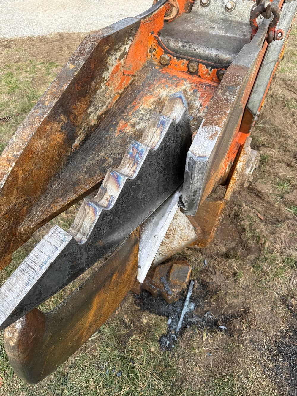 Gallery photos for Hydraulic Wood Splitting Shear Tooth Replacement and Welding Repair: Image #2