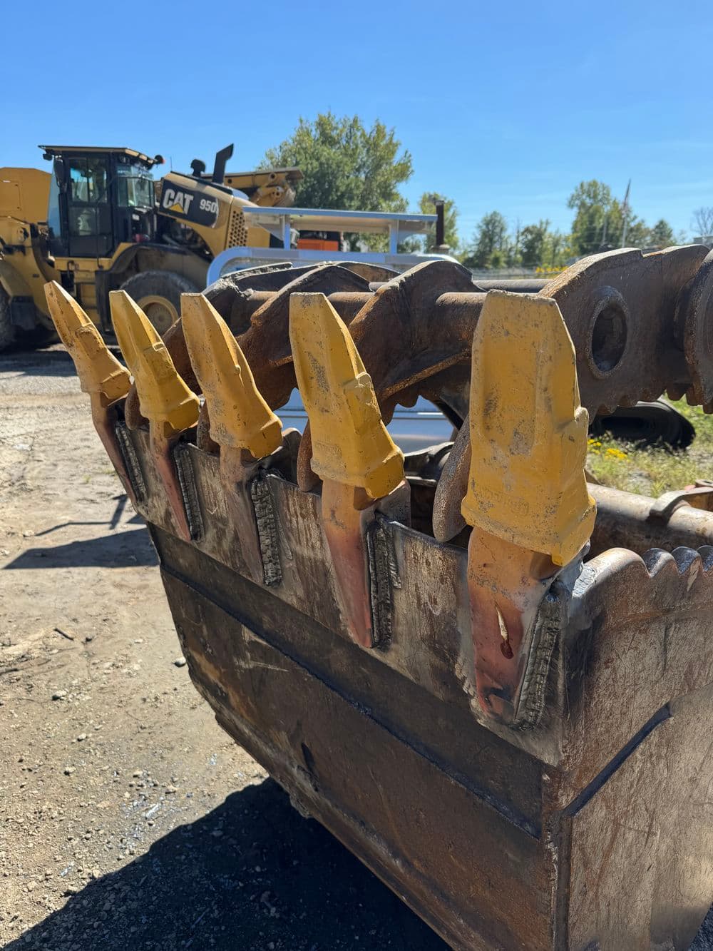 Gallery photos for On-Site Bucket Repair with Cutting Edge and Shank Rebuild: Image #2