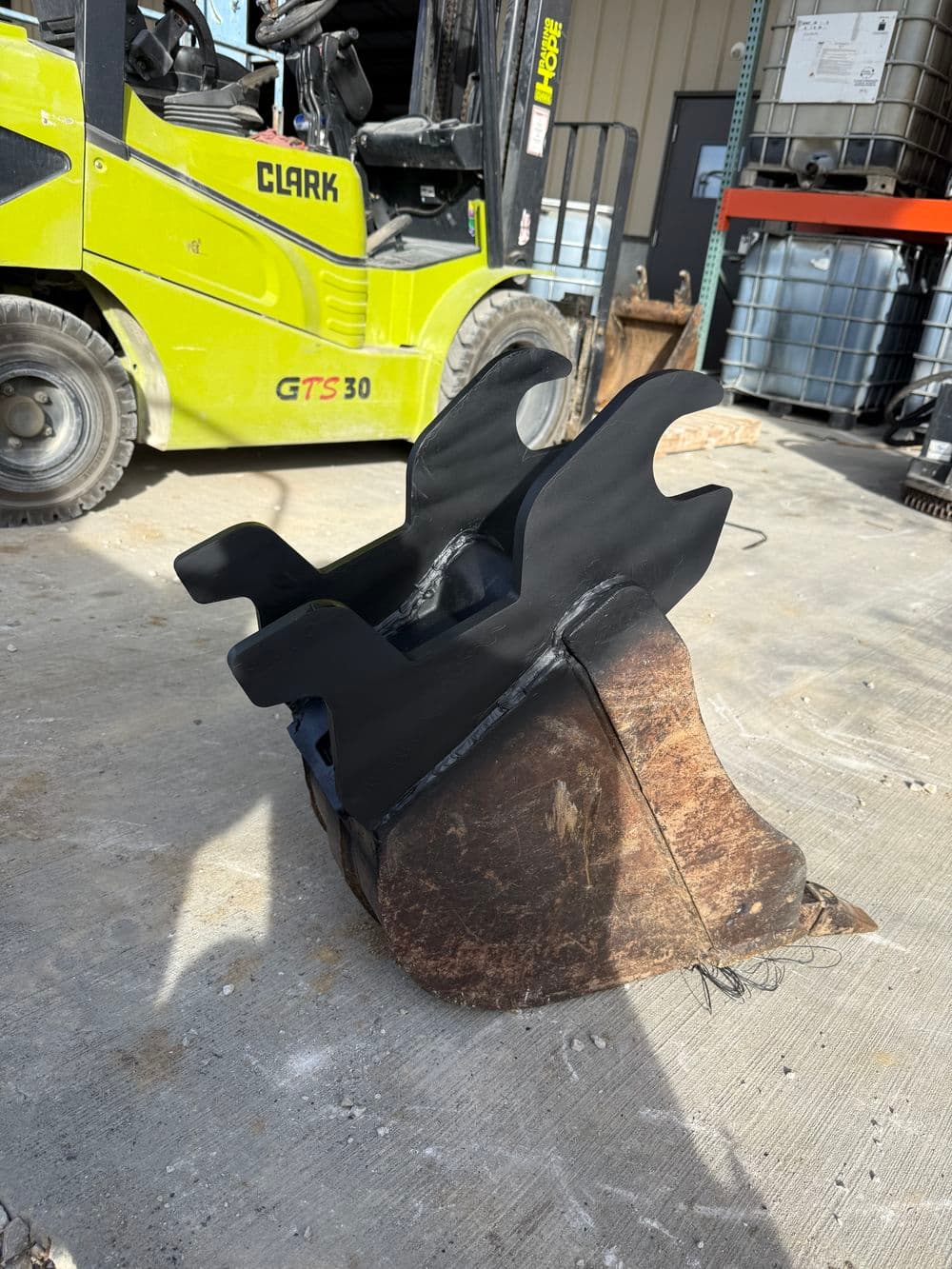 Gallery photos for Excavator Bucket Mounting Bracket Repair Done Right in Foristell: Image #4