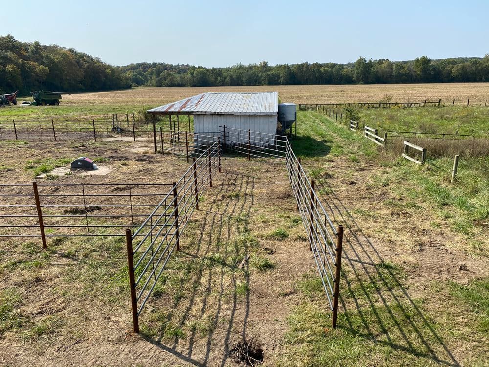 Gallery photos for Livestock Panel Corral and Pen System Built in Troy MO: Image #2
