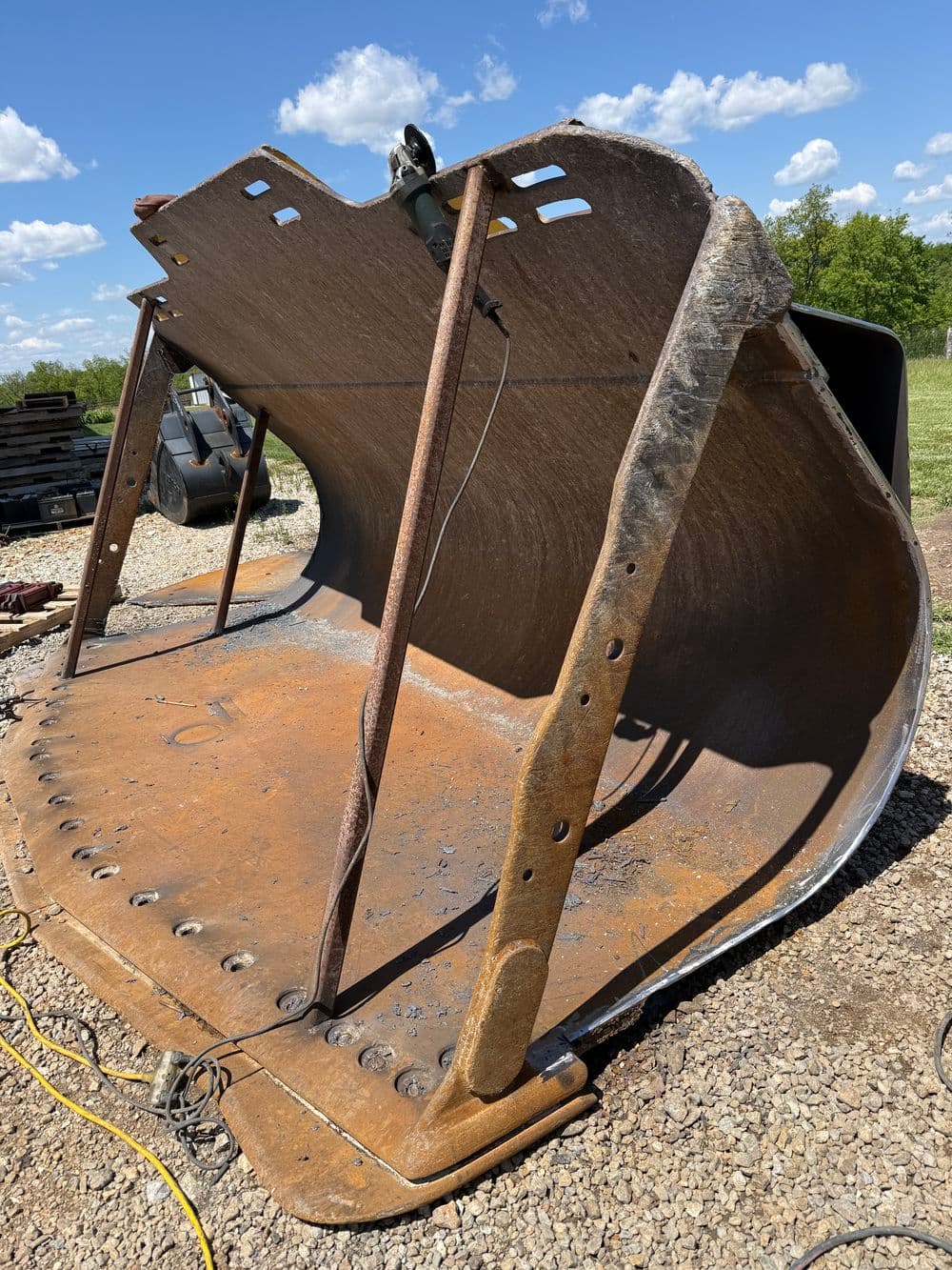 Gallery photos for CAT 988 Wheel Loader Bucket Rebuild : Image #1