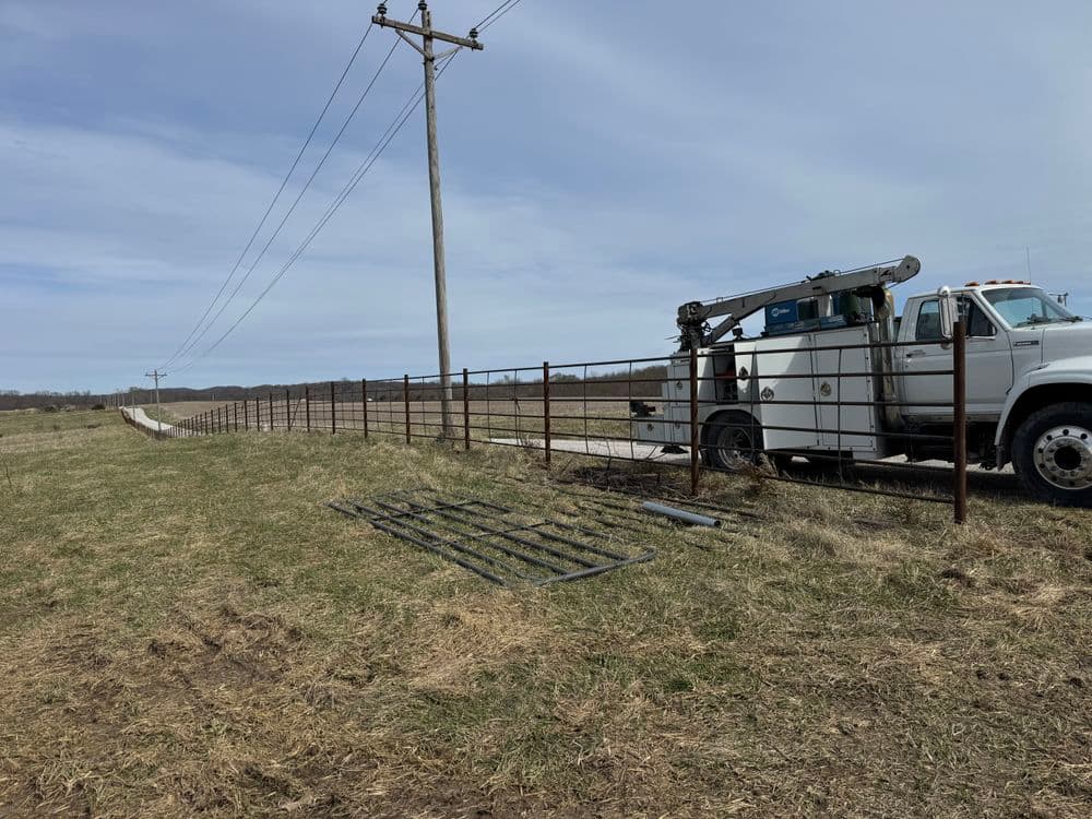 Gallery photos for New Continuous Fence Line Built From the Ground Up in Silex: Image #4
